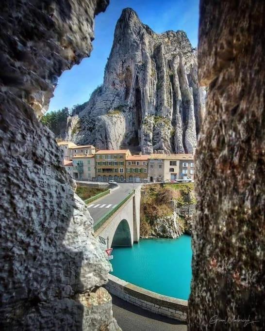 Gite De Charme Le Val Mellis Classe 3 Etoiles Dans La Douceur Provencale Vaumeilh Exteriör bild